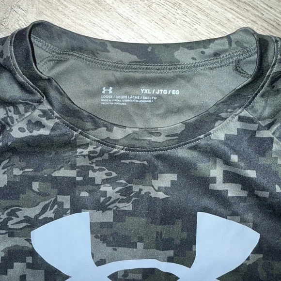 Under Armour Digital Camo Tee EUC YXL - Picture 2 of 2